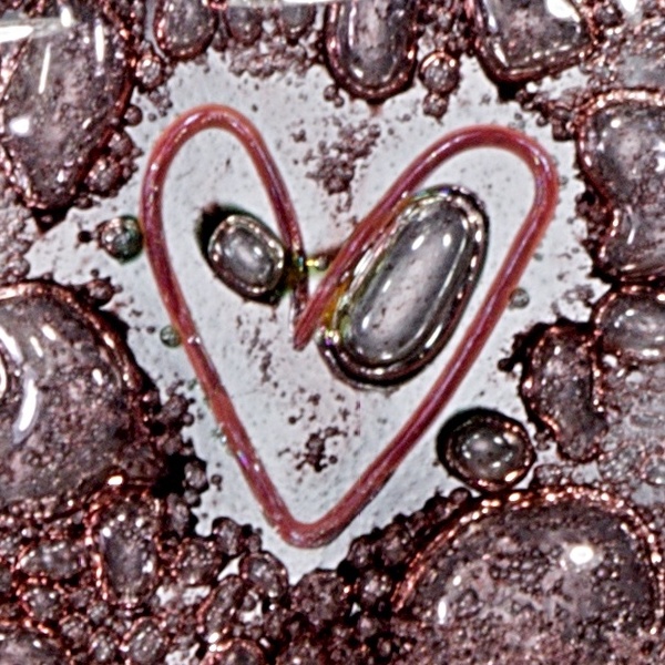 Szklany wisiorek kwadratowy z sercem brązowy TERRA P0207