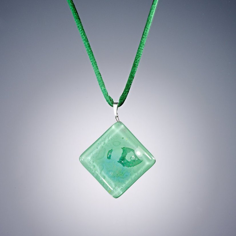 Glass pendant rhombus, green P1401