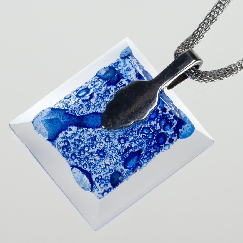 Cut, glass jewel square in Parisian blue PRV0822