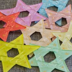Vánoční skleněná ozdoba hvězda pastelově neonově červená
