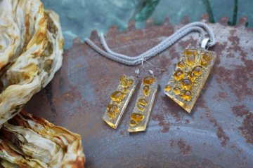 WAGA glass jewelry - Colour - amber