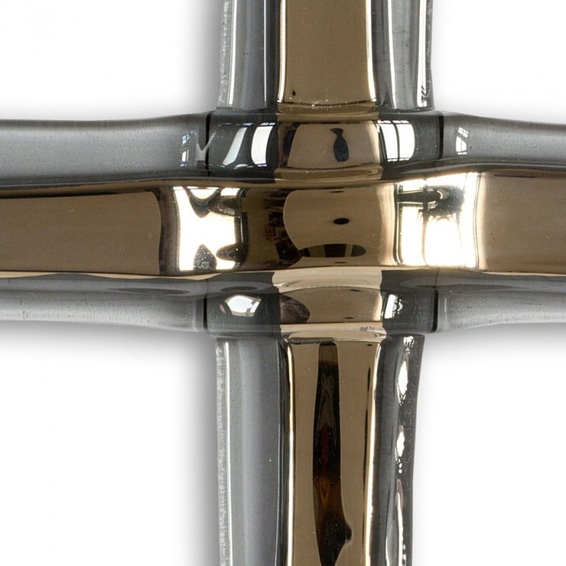 Sklenený kríž na stenu strieborný vrstvený