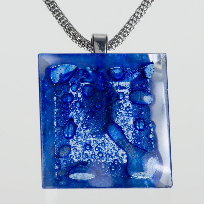 Cut, glass jewel square in Parisian blue PRV0822