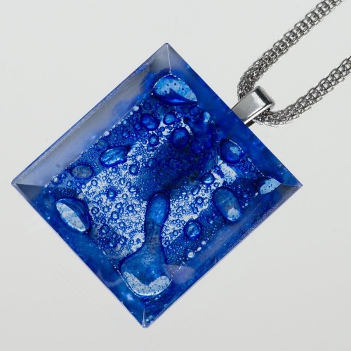 Brúsený sklenený šperk štvorcový v parížskej modrej PRV0822